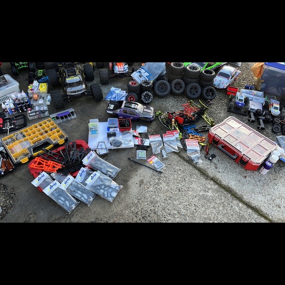 My collection of rc cars I hate to sell but n need of a new truck a real one - Picture 7 of 11